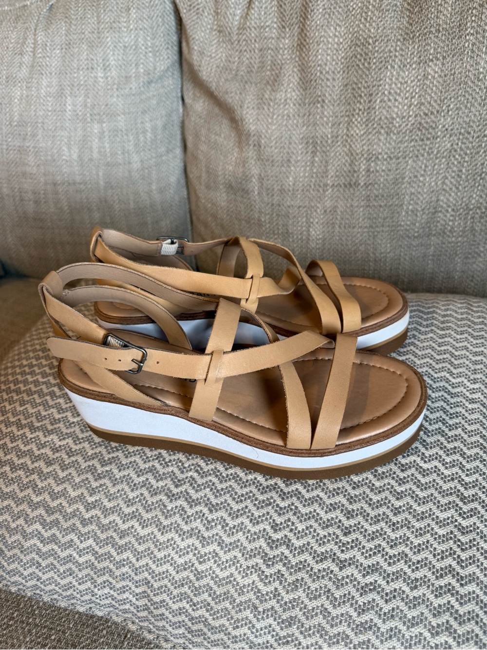 Lucky Brand Tan Strappy Platform Sandals